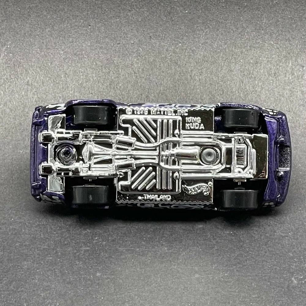 Hot Wheels 1970 '70 Plymouth King Cuda Convertible Car Purple Octopus 1/64 Scale